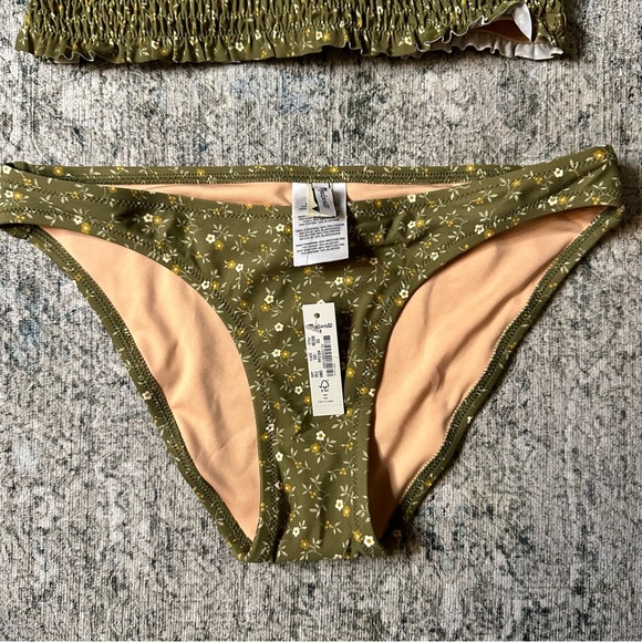 🆕 Madewell Second Wave Classic Bikini Bottom and Rouched top in Campden Daisies - Picture 5 of 7
